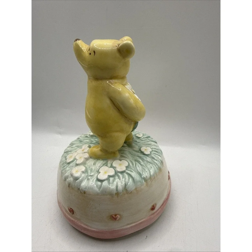 Disney Charpente Winnie the Pooh with Flowers Rotating Music Box Works
